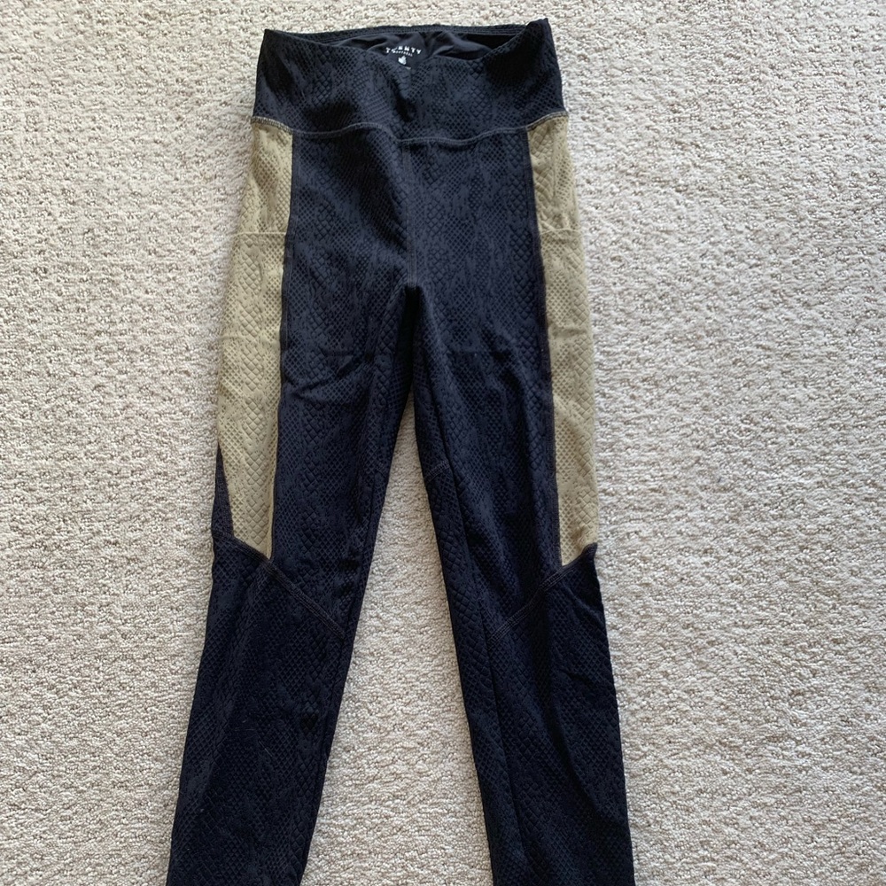 Twenty Montreal leggings